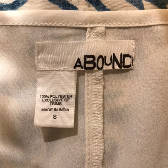 white crop top - Picture 2 of 3